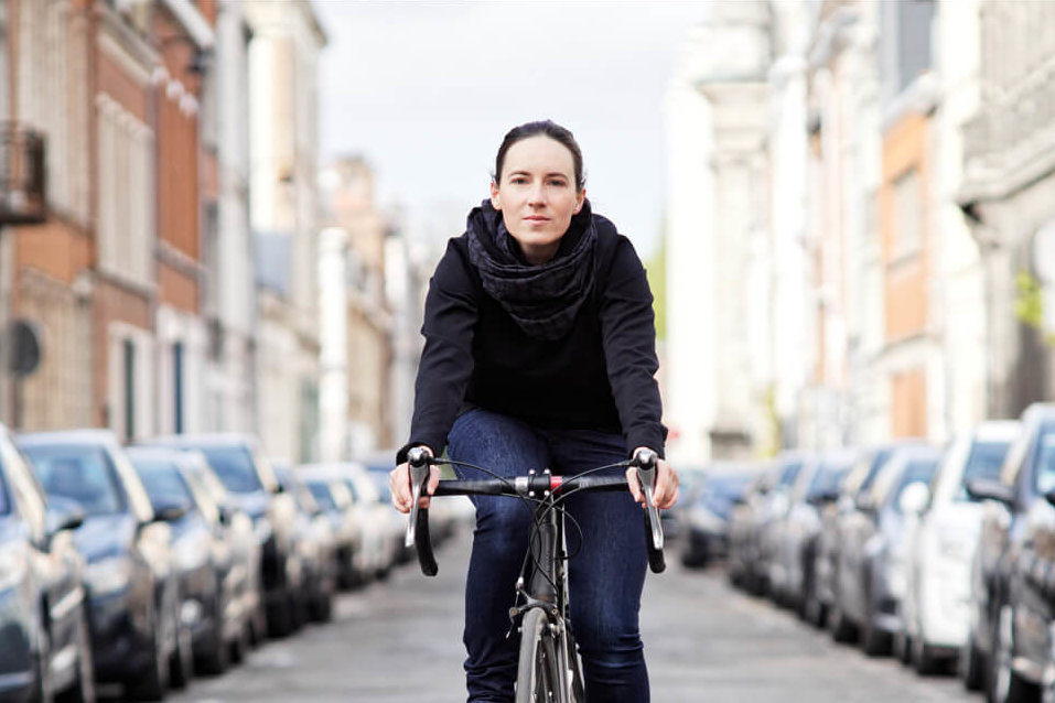 merino wool scarf for urban cyclists Lady Harberton by bike