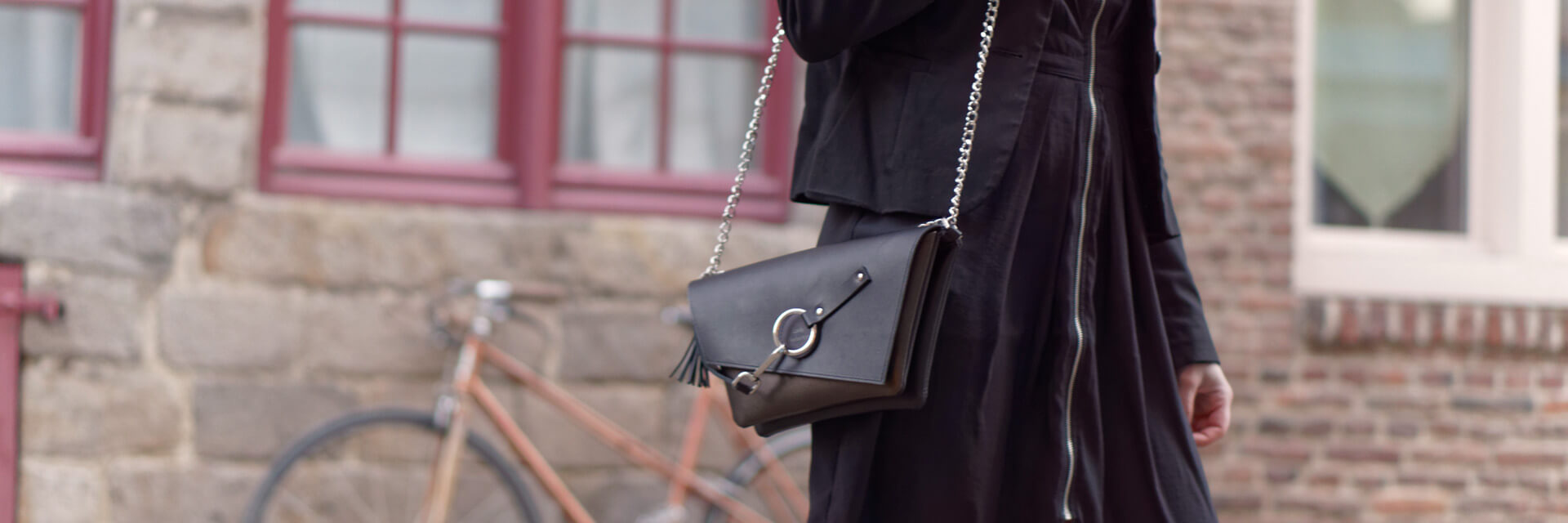 small leather handbag with a chain Lady Harberton