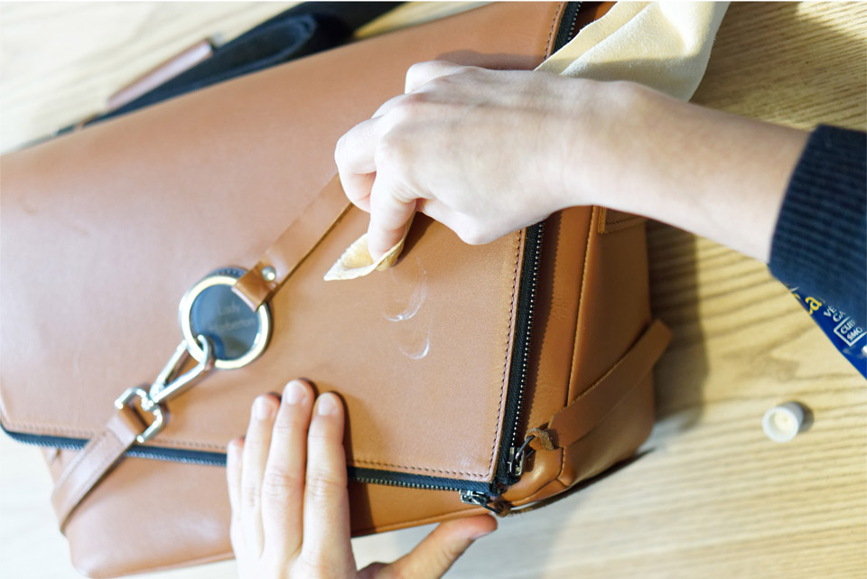 Entretien cuir application cire en crème Lady Harberton
