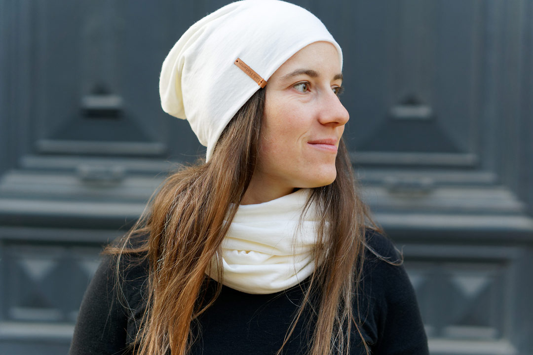 Bonnet blanc en laine mérinos pour femme cycliste lady Harberton