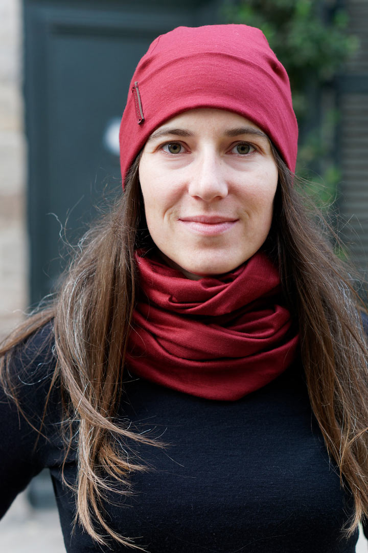 bonnet rouge bordeaux en laine mérinos pour femme lady harberton