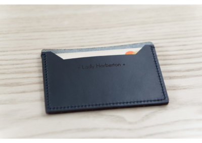 porte cartes minimaliste en cuir noir made in france Lady Harberton