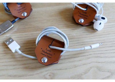 le range écouteurs et câbles en cuir personnalisé lady harberton Made in France
