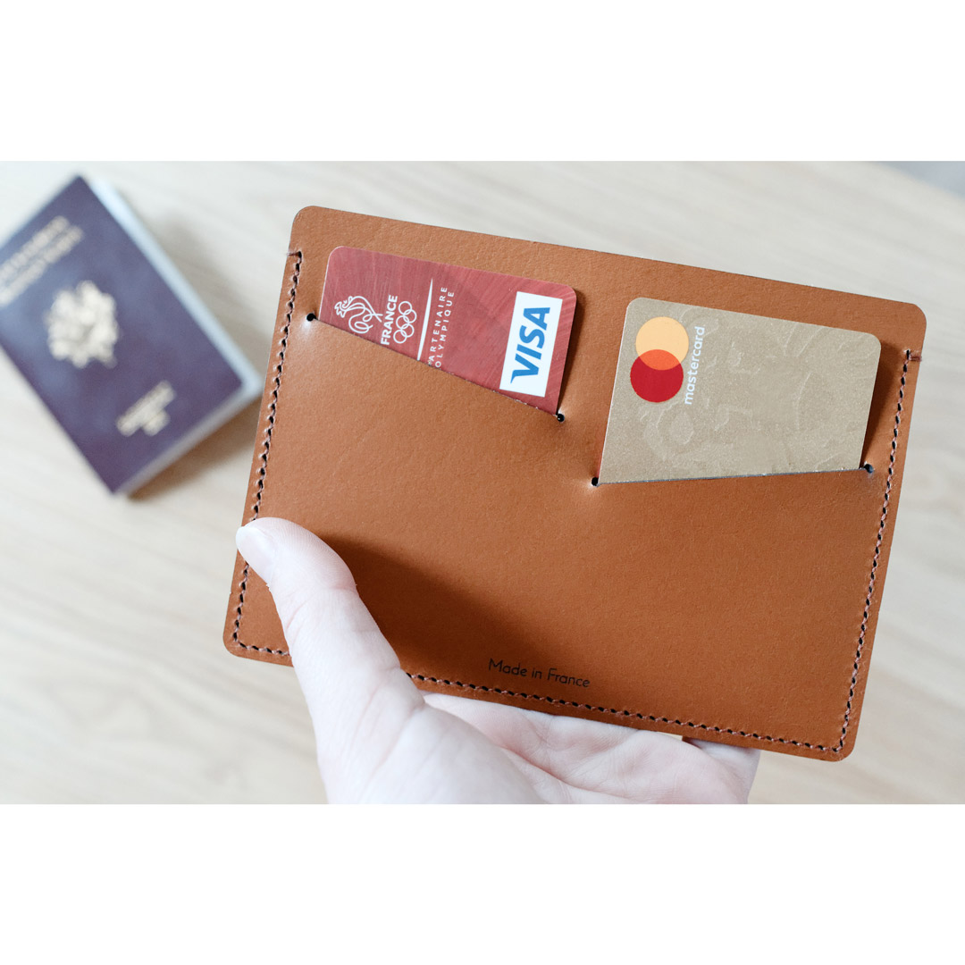 Personnalisez le porte-cartes d'identité en cuir Made in France