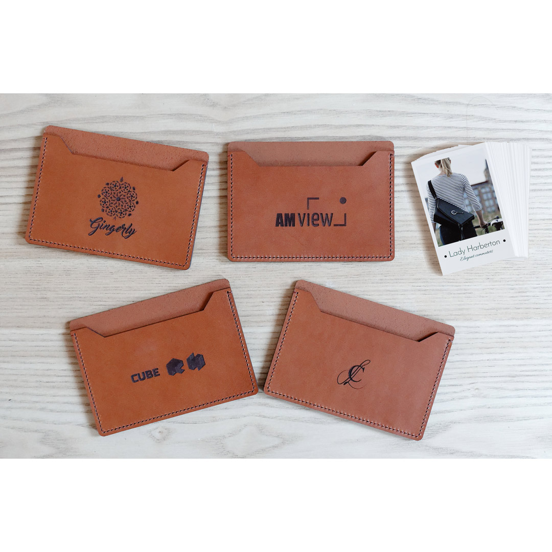 Personnalisez votre porte-cartes networking en cuir Made in France