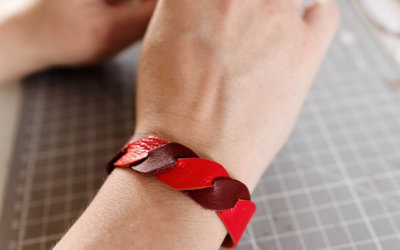 Fabriquez votre bracelet torsade en cuir ou en matière upcyclée – DIY facile à faire à la maison