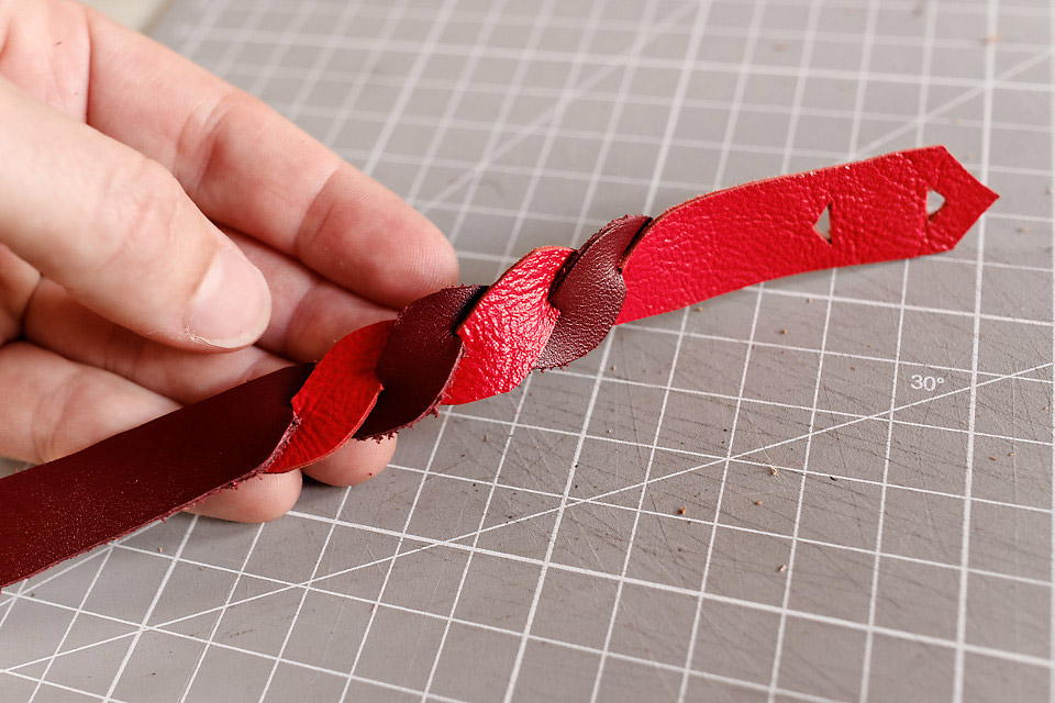 Fabriquez votre bracelet torsade en cuir ou en matière upcyclée - DIY  facile à faire à la maison